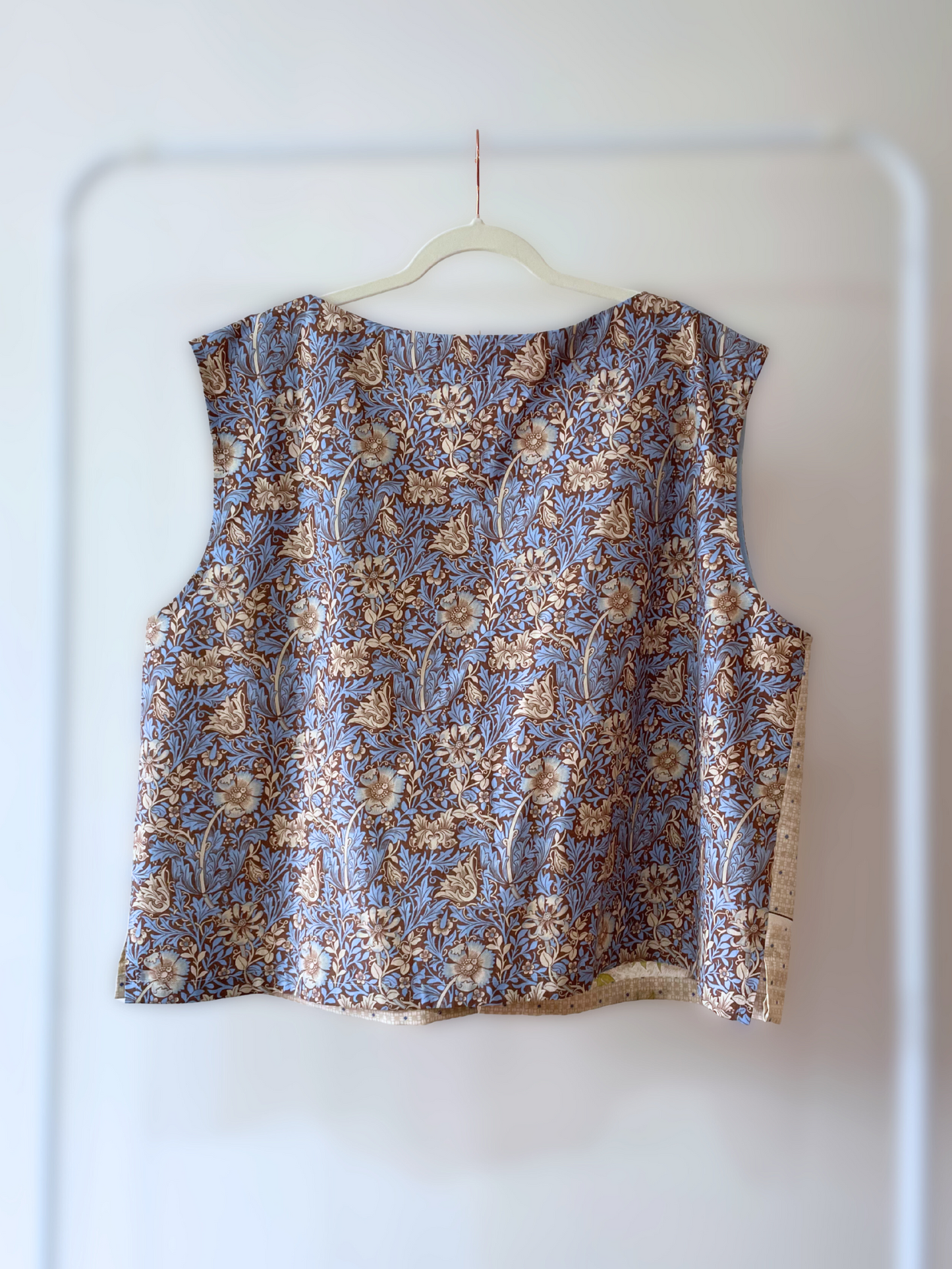 Tie Front Top Sleeveless - Size 26 - I Love Australia