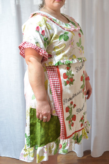 Tea Towel Ruffle Dress - Strawberry Fields Size 18