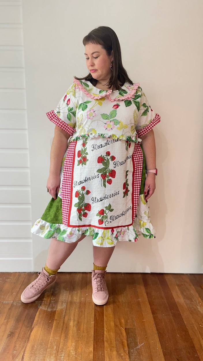 Tea Towel Ruffle Dress - Strawberry Fields Size 18